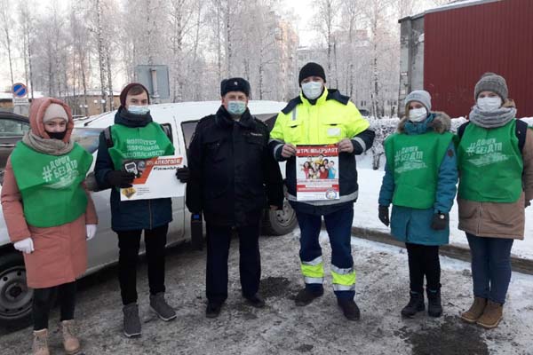 МОЛОДЕЖЬ С СОТРУДНИКАМИ ГОСАВТОИНСПЕКЦИИ ПРОВЕЛИ В ТОБОЛЬСКЕ АКЦИЮ «ТРЕЗВЫЕ РУЛЯТ!»