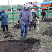 В Кумертау высадили саженцы и открыли обелиск в память о героях ВОВ