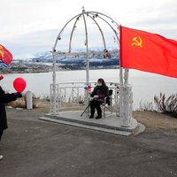 Магаданскому ветерану вручили юбилейную медаль в честь 75-летия Победы в день 79-й годовщины военного парада